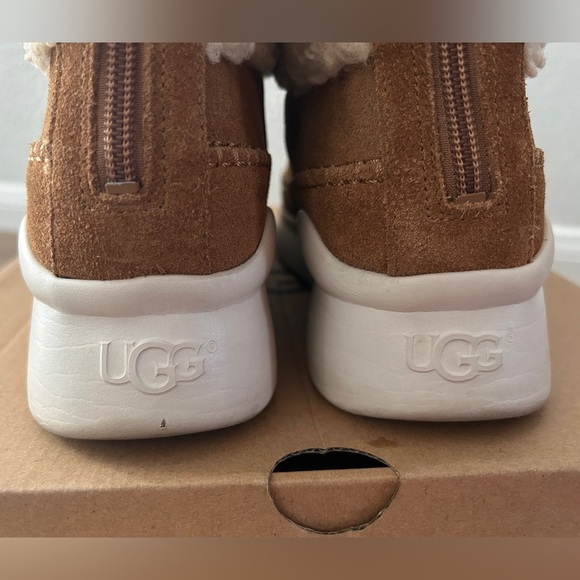 Ugg Australia Woman’s Montrose Sneaker, Zip Back- EUC - Picture 9 of 15